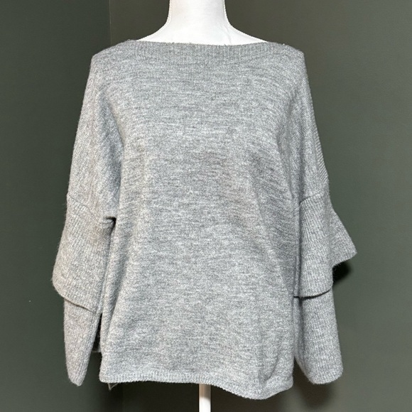 Umgee USA Sweater Womenβs Medium Gray Ruffle Bell Sleeve Cozy Knit - Picture 1 of 7